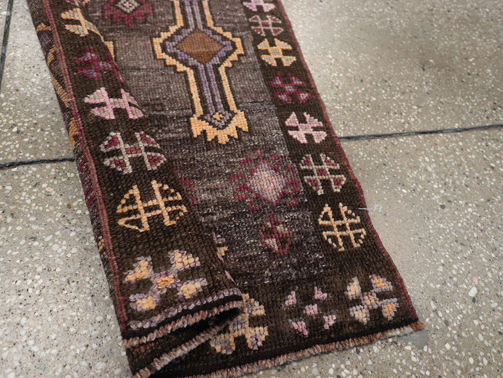 Vintage Turkish Anatolian Runner, No.33274 - Galerie Shabab