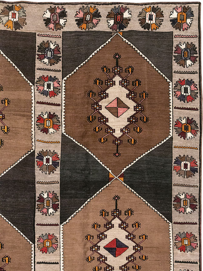 Vintage Turkish Anatolian Room Size Carpet, No.33275 - Galerie Shabab