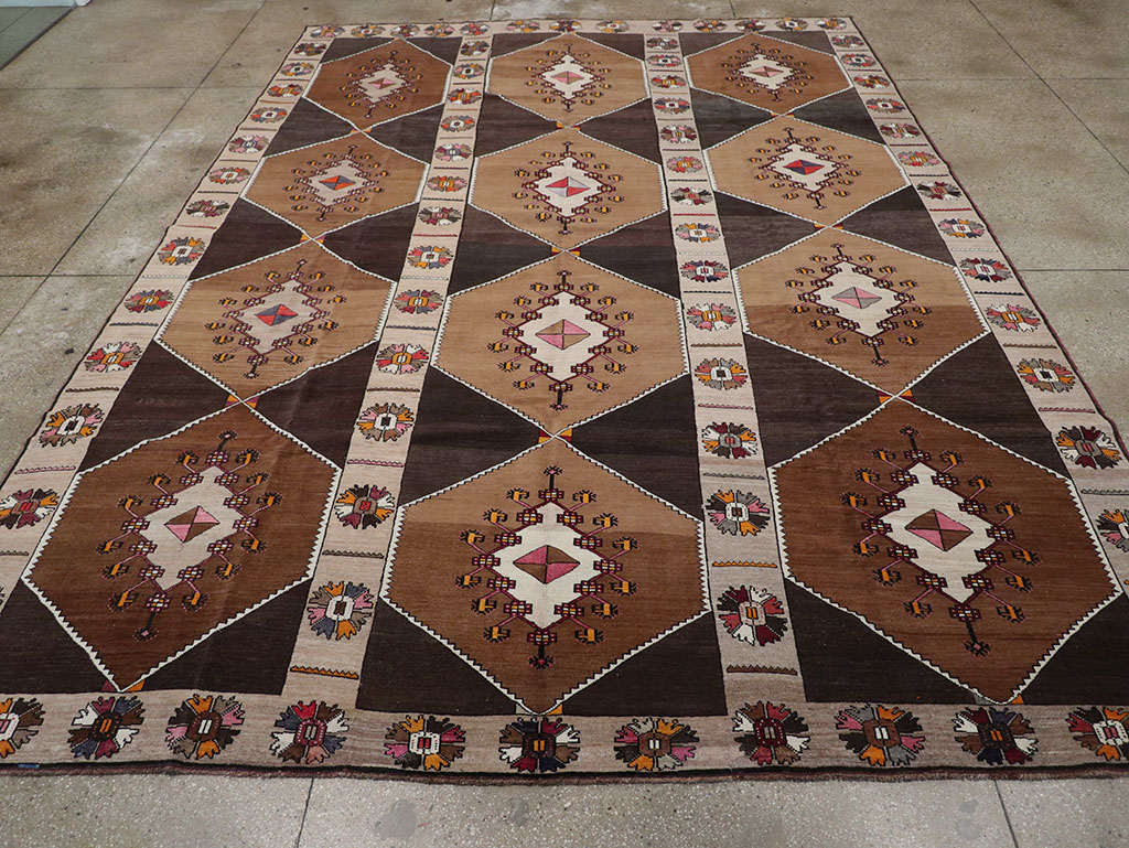 Vintage Turkish Anatolian Room Size Carpet, No.33275 - Galerie Shabab
