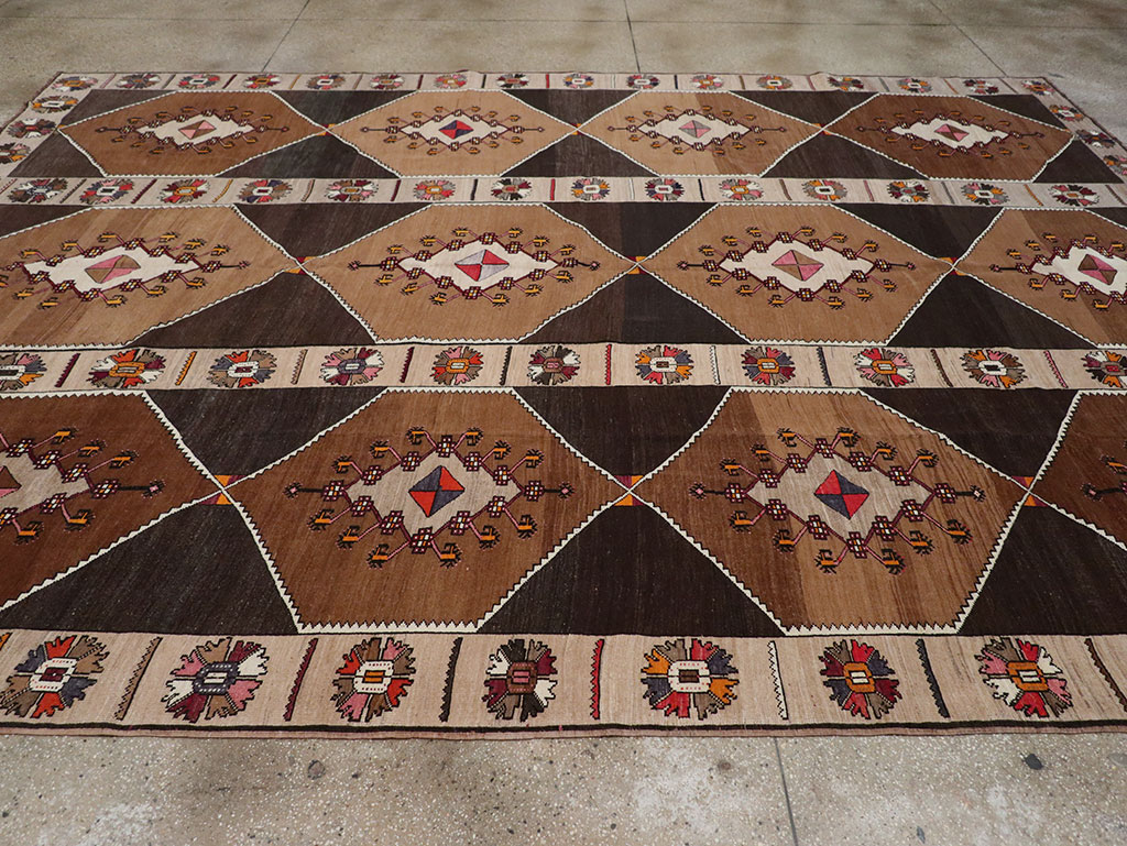 Vintage Turkish Anatolian Room Size Carpet, No.33275 - Galerie Shabab