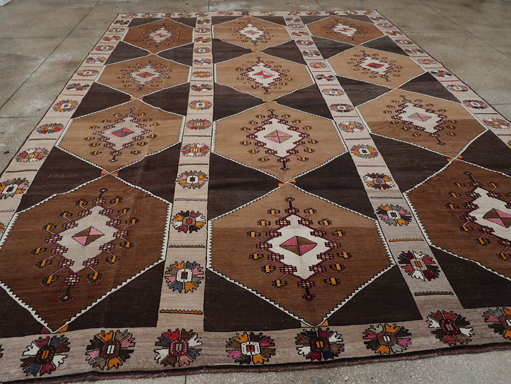 Vintage Turkish Anatolian Room Size Carpet, No.33275 - Galerie Shabab
