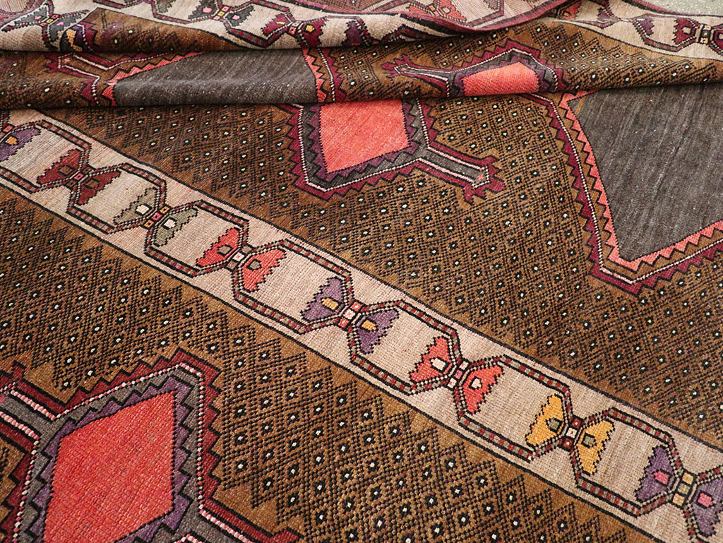 Vintage Turkish Anatolian Room Size Carpet, No.33276 - Galerie Shabab