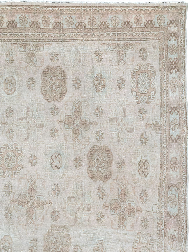 Vintage Turkish Anatolian Accent Rug, No.33278 - Galerie Shabab