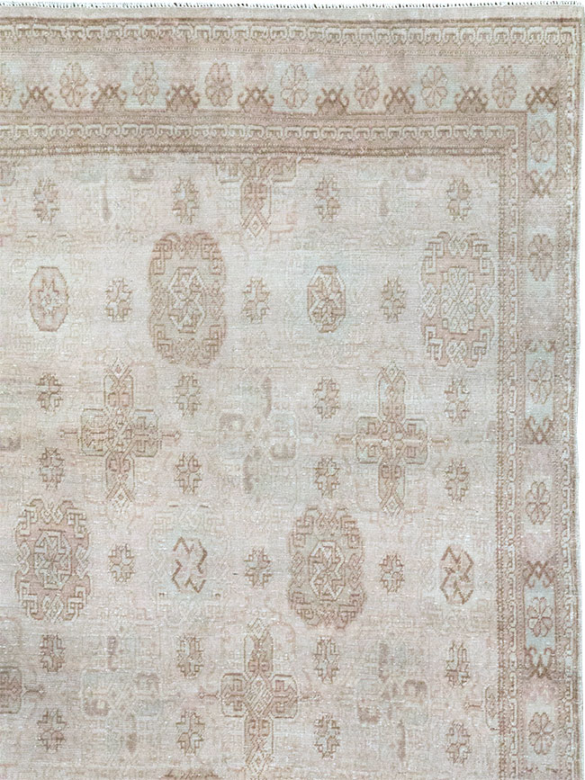 Vintage Turkish Anatolian Accent Rug, No.33278 - Galerie Shabab