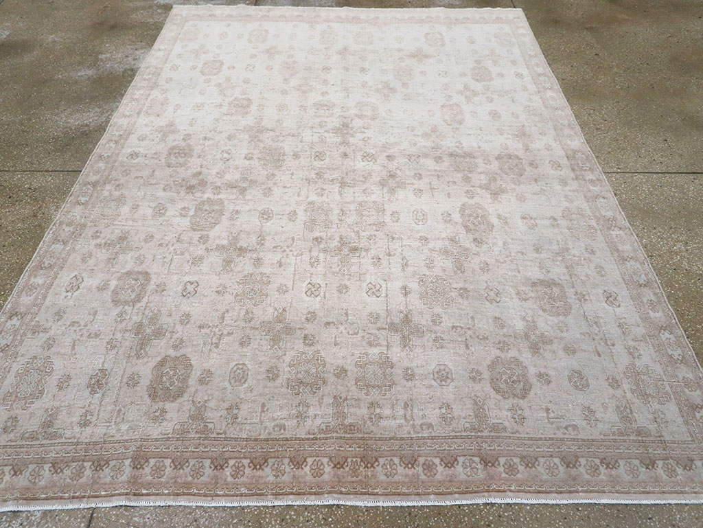 Vintage Turkish Anatolian Accent Rug, No.33278 - Galerie Shabab