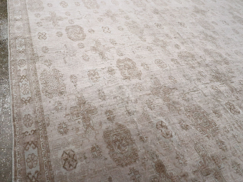 Vintage Turkish Anatolian Accent Rug, No.33278 - Galerie Shabab