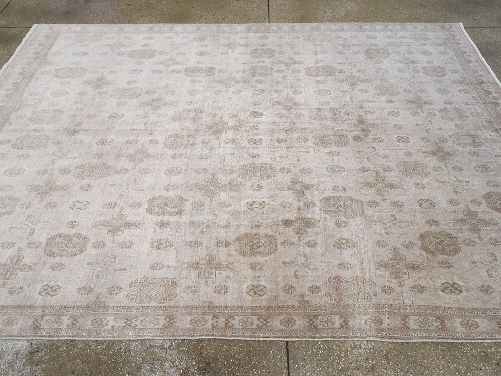 Vintage Turkish Anatolian Accent Rug, No.33278 - Galerie Shabab