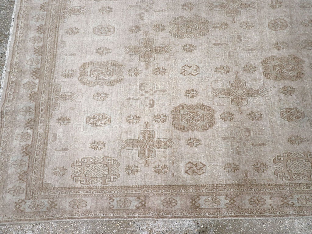 Vintage Turkish Anatolian Accent Rug, No.33278 - Galerie Shabab