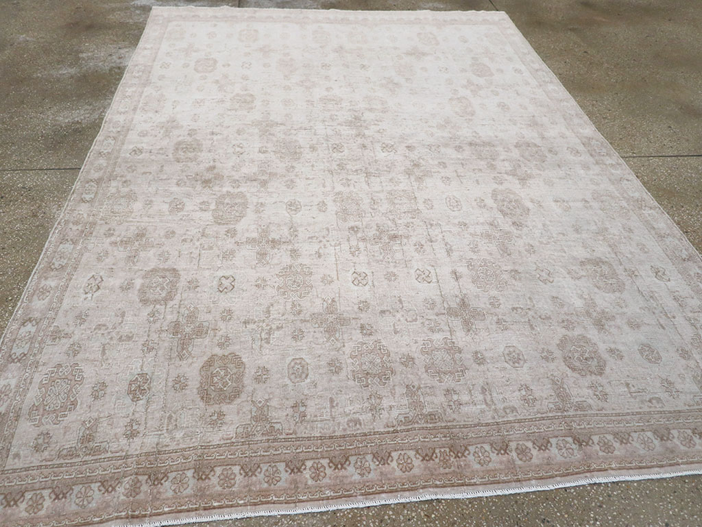 Vintage Turkish Anatolian Accent Rug, No.33278 - Galerie Shabab