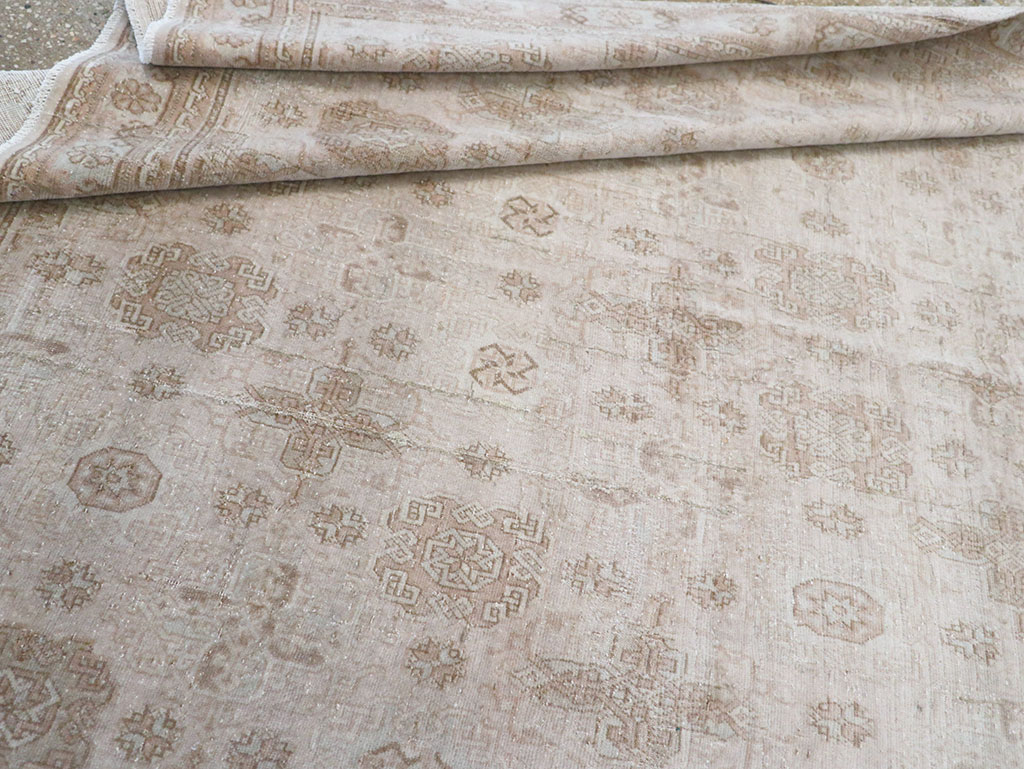 Vintage Turkish Anatolian Accent Rug, No.33278 - Galerie Shabab