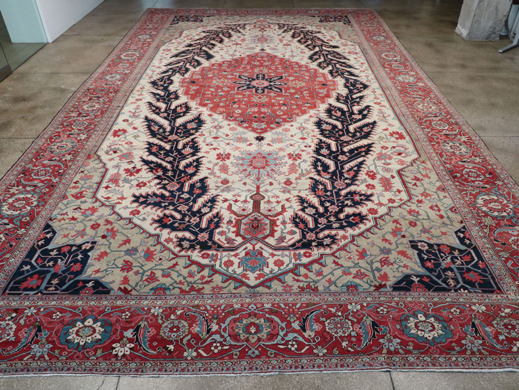 Antique Persian Serapi Oversize Carpet, No.33297 - Galerie Shabab