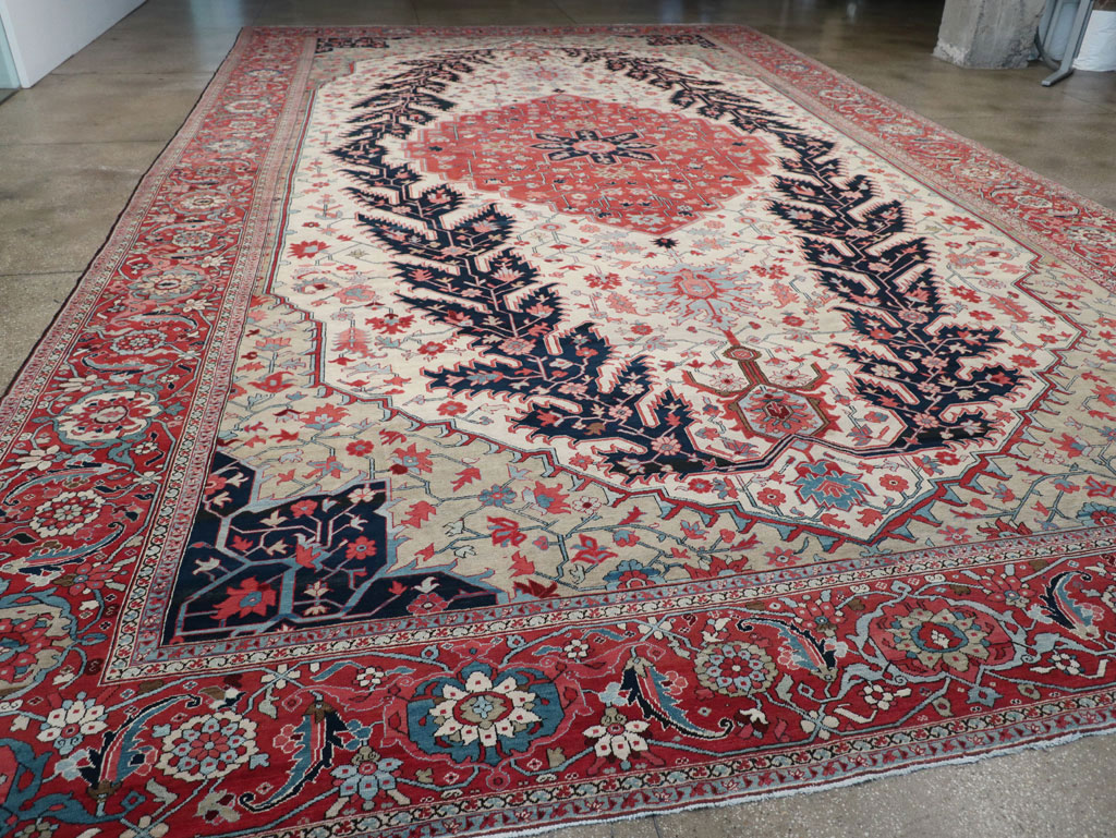 Antique Persian Serapi Oversize Carpet, No.33297 - Galerie Shabab