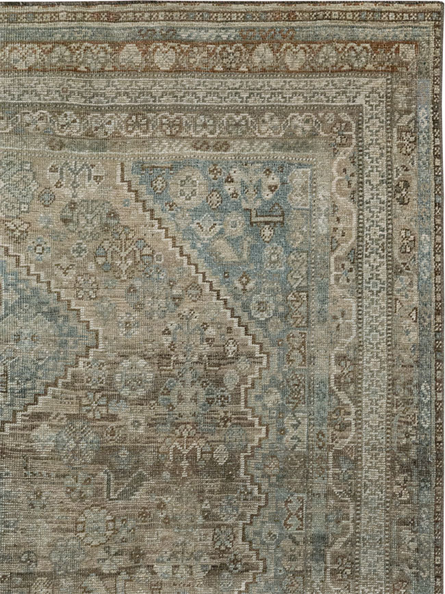 Vintage Persian Shiraz Accent Carpet, No.33310 - Galerie Shabab