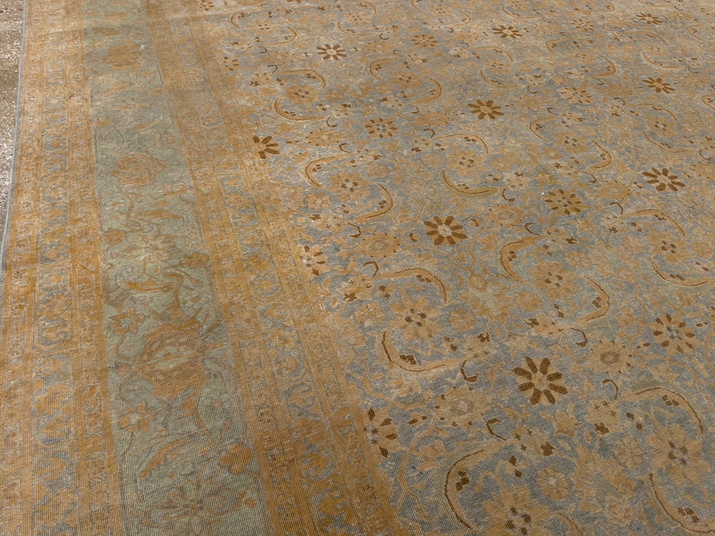 Antique Persian Tabriz Room Size Carpet, No.33312 - Galerie Shabab