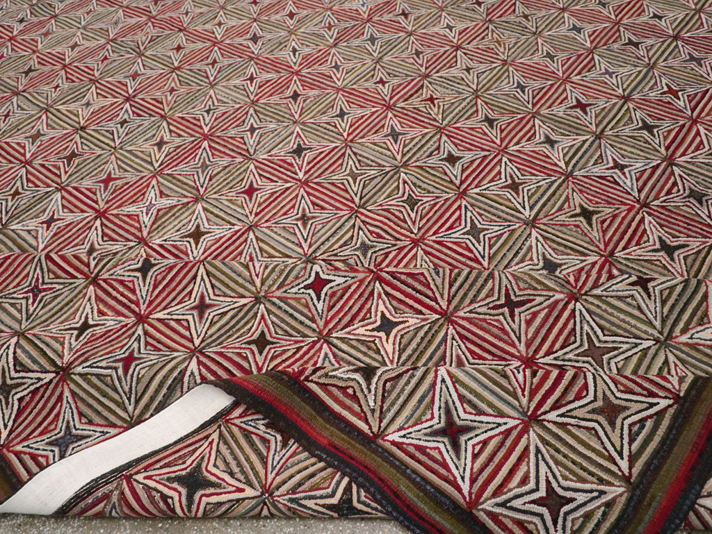 Modern Ecuadorian Hooked Rug in the American Style, No.33322 - Galerie Shabab