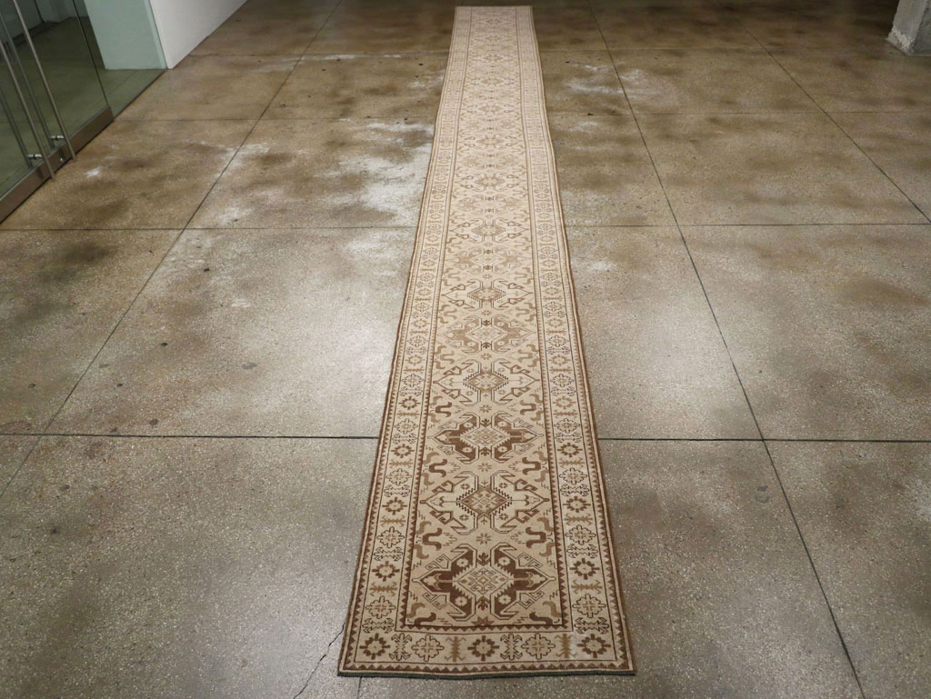 Vintage Turkish Anatolian Long Runner, No.33331 - Galerie Shabab