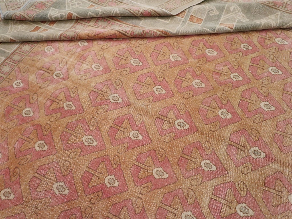 Vintage Turkish Anatolian Room Size Carpet, No.33337 - Galerie Shabab