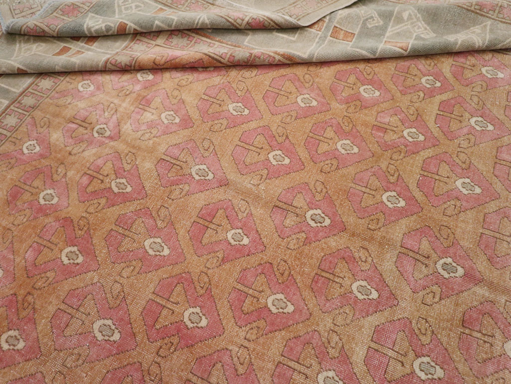 Vintage Turkish Anatolian Room Size Carpet, No.33337 - Galerie Shabab