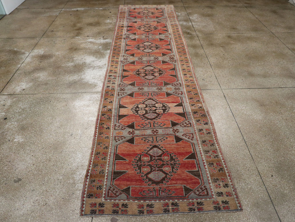 Vintage Turkish Anatolian Long Runner, No.33338 - Galerie Shabab