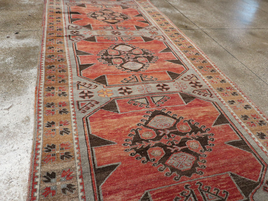 Vintage Turkish Anatolian Long Runner, No.33338 - Galerie Shabab