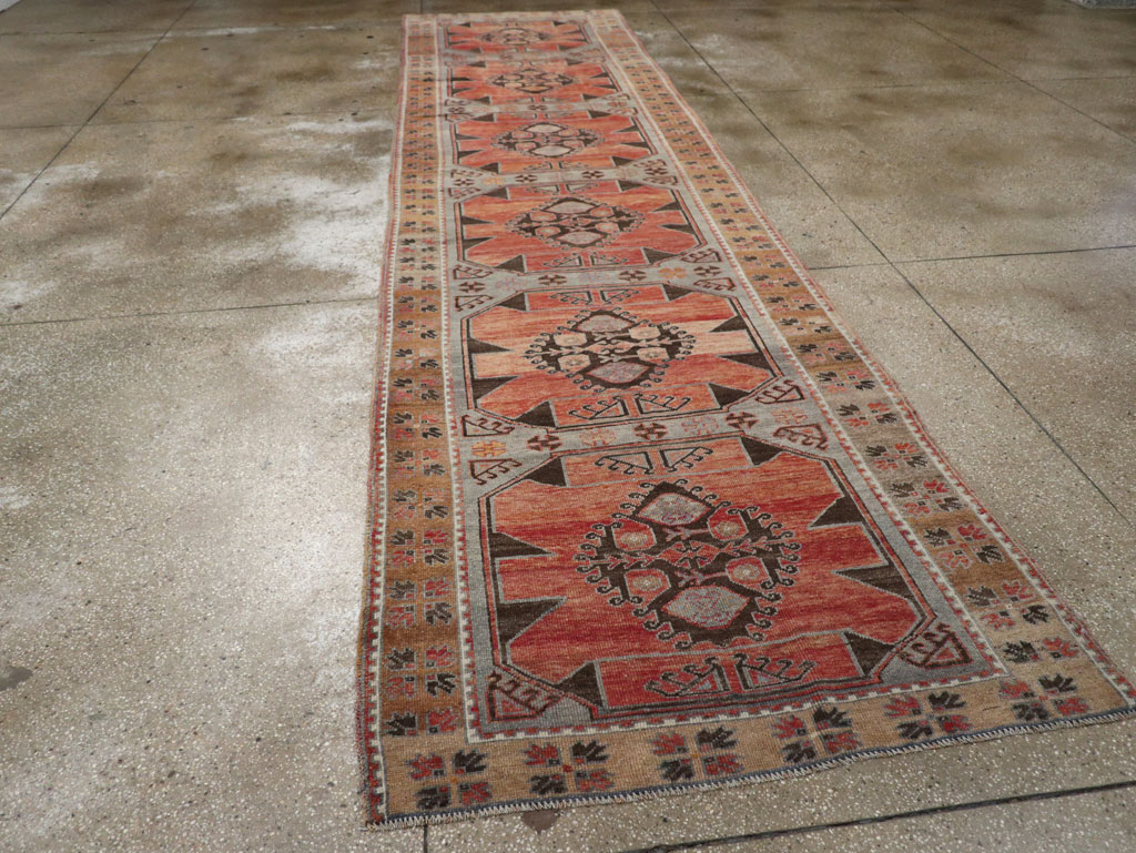 Vintage Turkish Anatolian Long Runner, No.33338 - Galerie Shabab