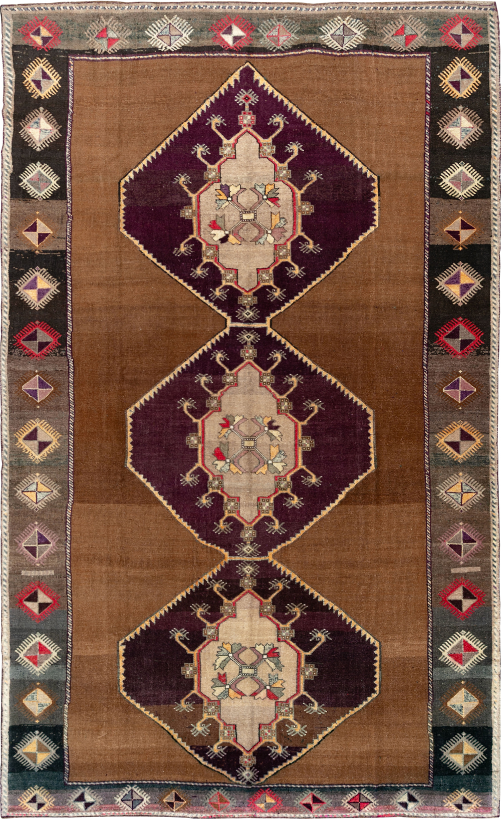 Vintage Turkish Anatolian Tribal Room Size Carpet, No.33346 - Galerie Shabab