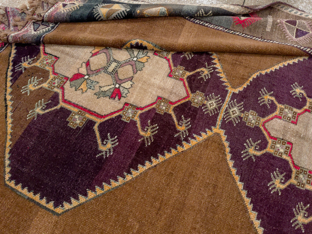 Vintage Turkish Anatolian Tribal Room Size Carpet, No.33346 - Galerie Shabab