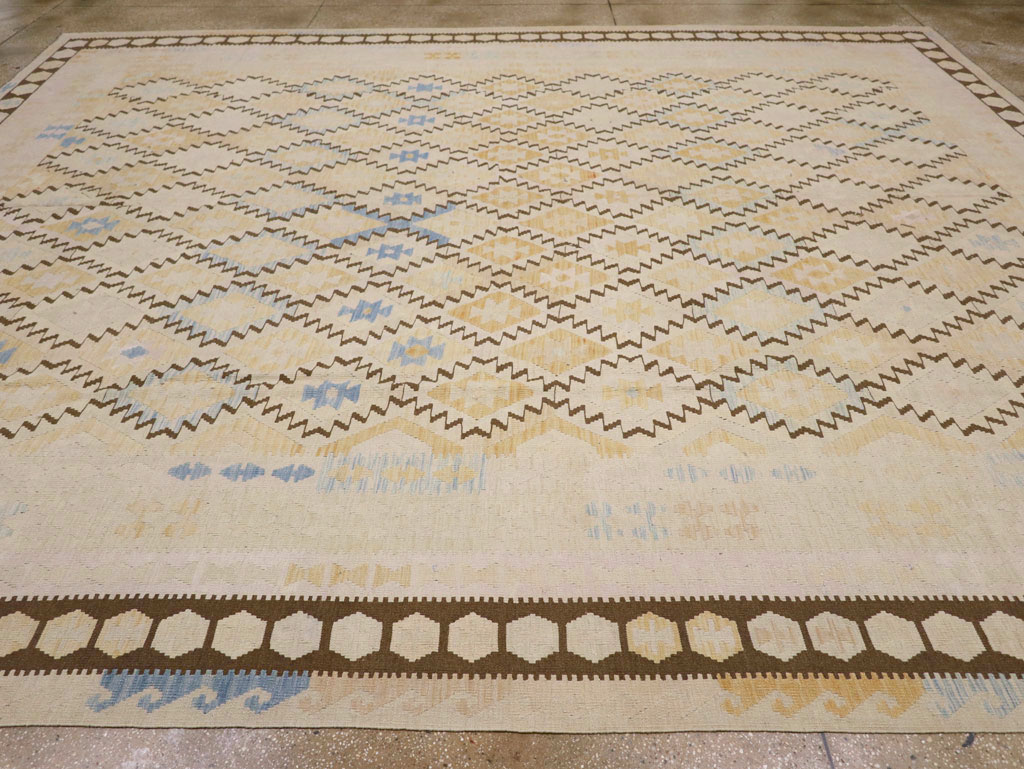 Vintage Turkish Flatweave Kilim Large Room Size Carpet, No.33347 - Galerie Shabab