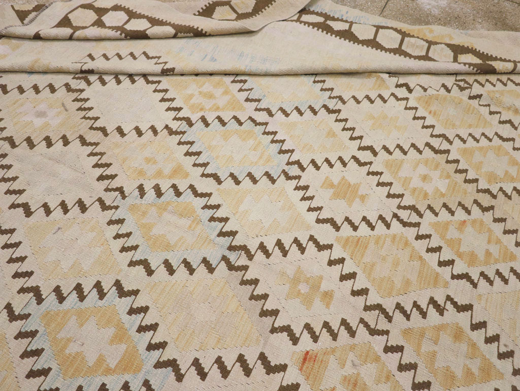 Vintage Turkish Flatweave Kilim Large Room Size Carpet, No.33347 - Galerie Shabab