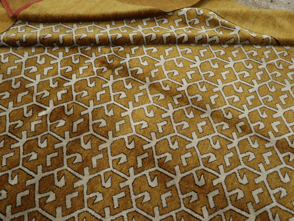 Vintage Turkish Anatolian Square Room Size Carpet, No.33363 - Galerie Shabab