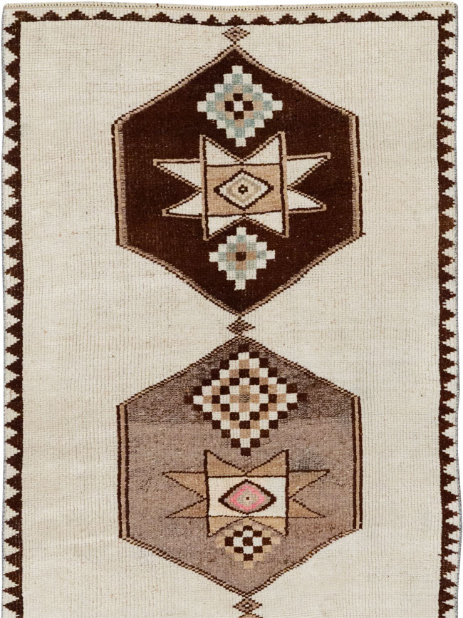 Vintage Turkish Anatolian Runner, No.33373 - Galerie Shabab