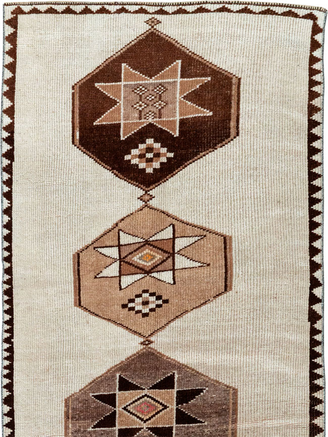 Vintage Turkish Anatolian Runner, No.33373 - Galerie Shabab