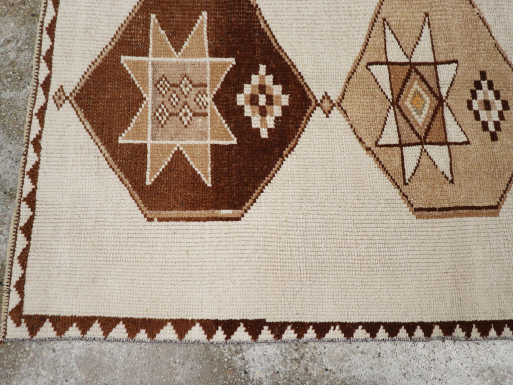 Vintage Turkish Anatolian Runner, No.33373 - Galerie Shabab