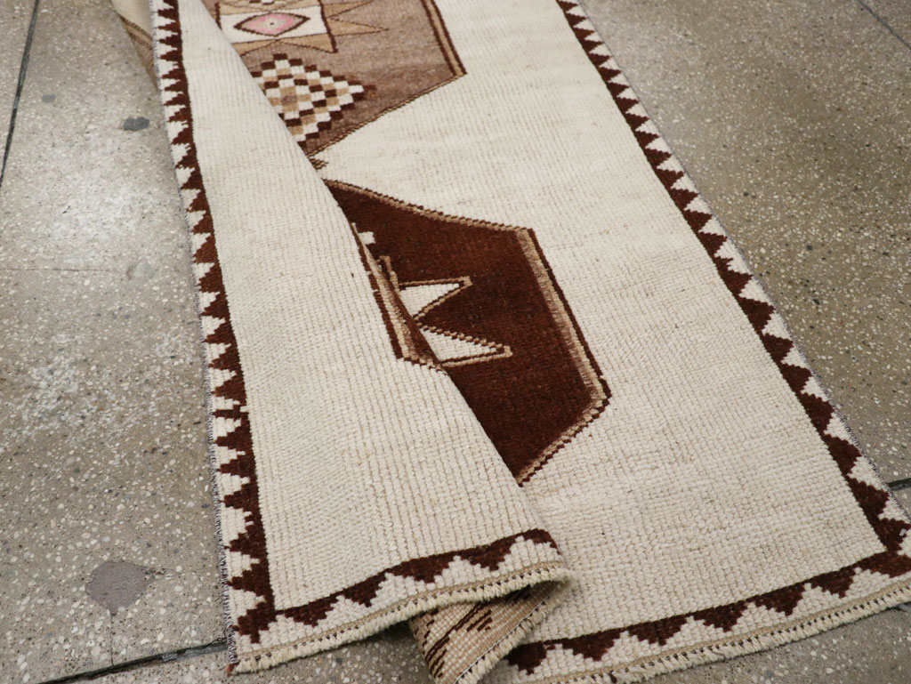 Vintage Turkish Anatolian Runner, No.33373 - Galerie Shabab