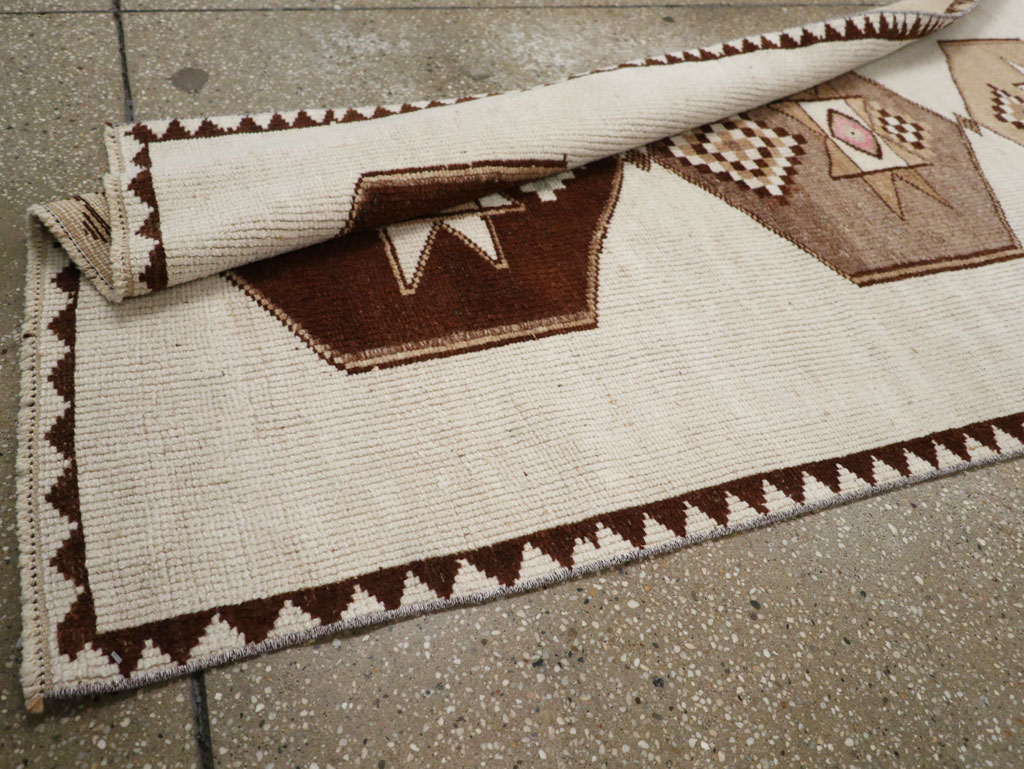 Vintage Turkish Anatolian Runner, No.33373 - Galerie Shabab