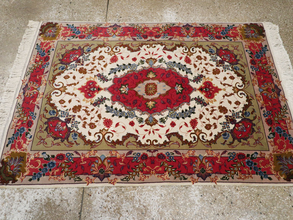 Modern Persian Tabriz Throw Rug, No.33376 - Galerie Shabab