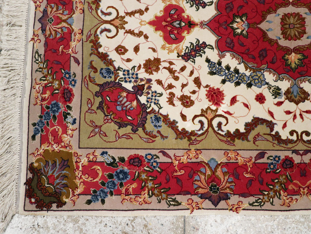 Modern Persian Tabriz Throw Rug, No.33376 - Galerie Shabab