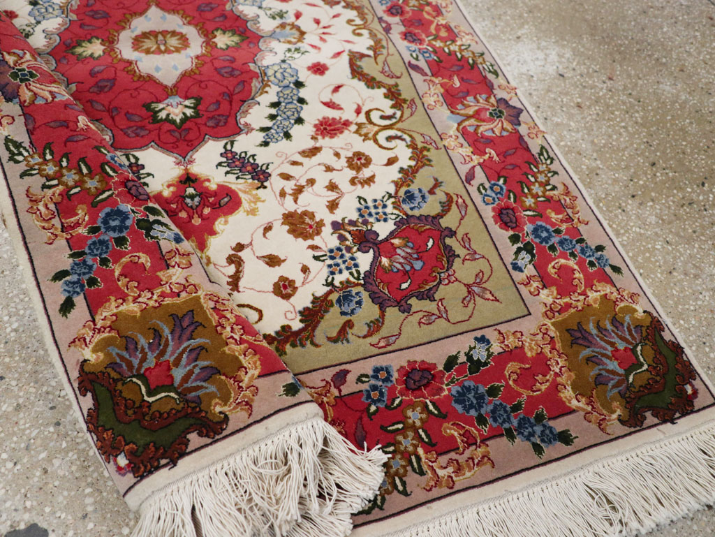 Modern Persian Tabriz Throw Rug, No.33376 - Galerie Shabab