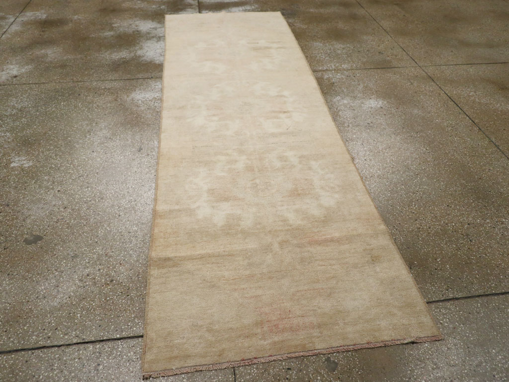 Vintage Turkish Anatolian Runner, No.33383 - Galerie Shabab