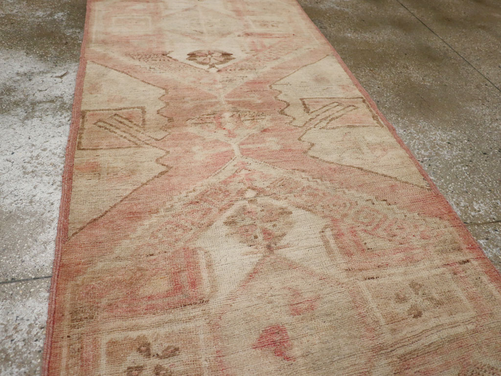 Vintage Turkish Anatolian Runner, No.33384 - Galerie Shabab