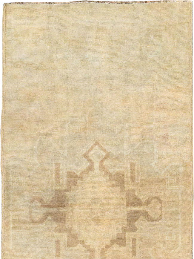 Vintage Turkish Anatolian Runner, No.33385 - Galerie Shabab