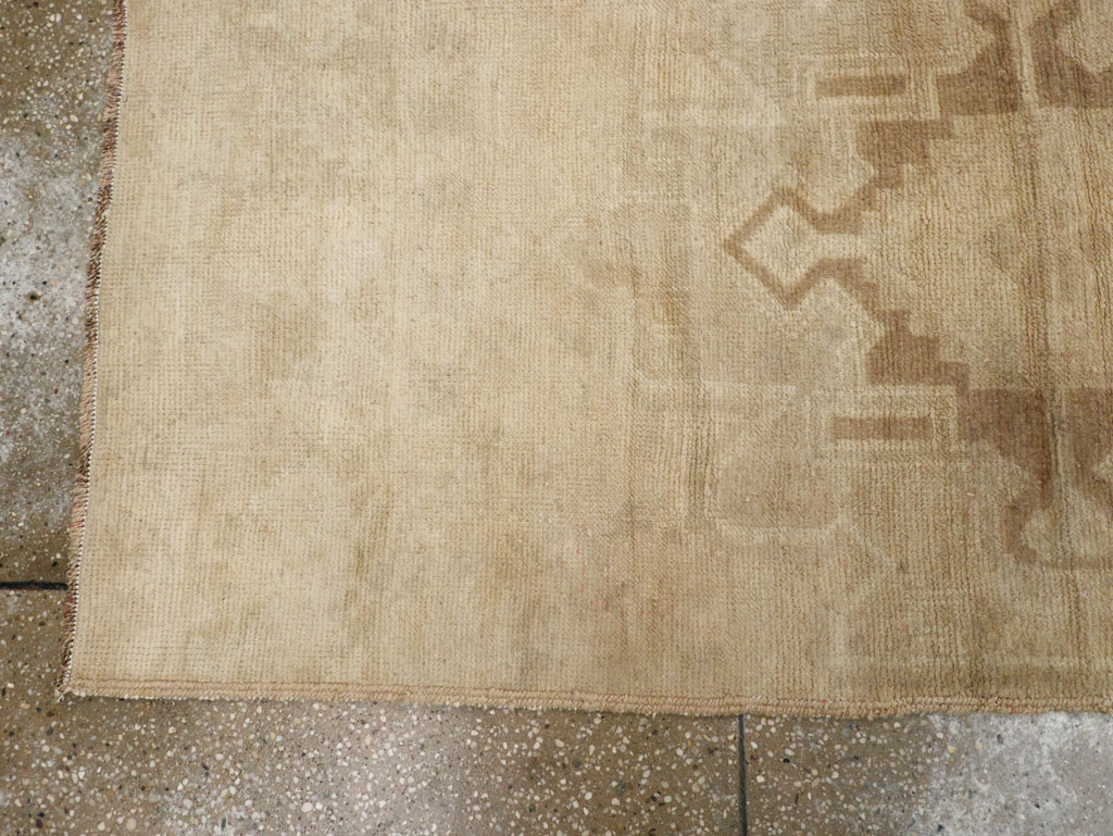 Vintage Turkish Anatolian Runner, No.33385 - Galerie Shabab