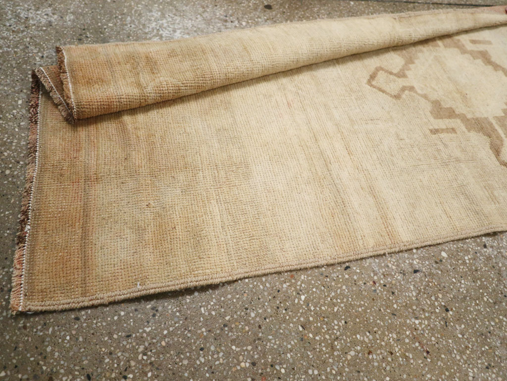 Vintage Turkish Anatolian Runner, No.33385 - Galerie Shabab