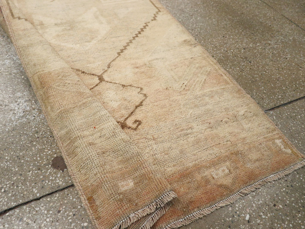 Vintage Turkish Anatolian Runner, No.33386 - Galerie Shabab