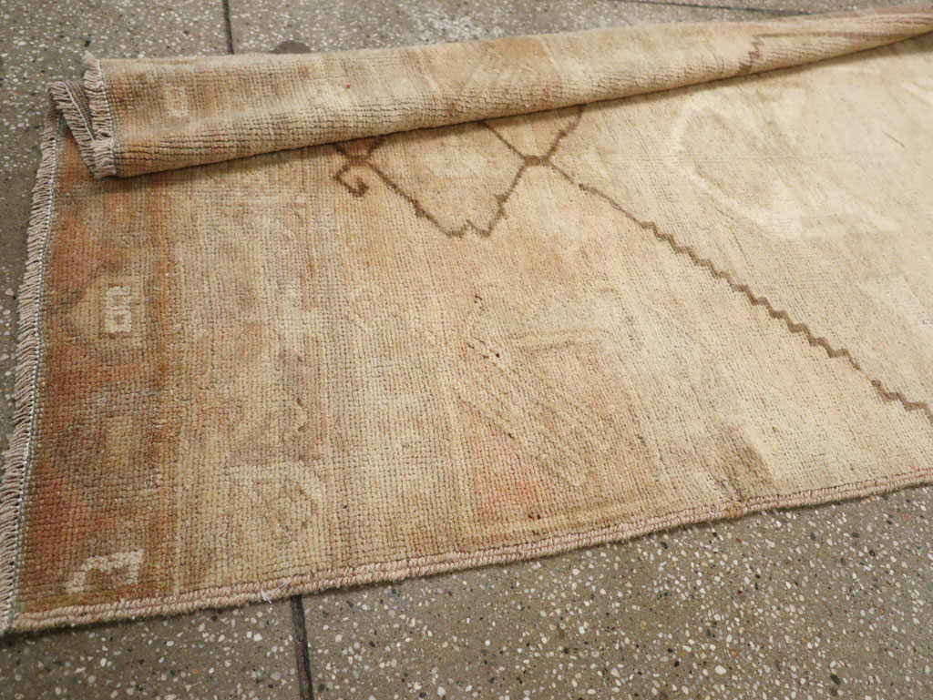 Vintage Turkish Anatolian Runner, No.33386 - Galerie Shabab