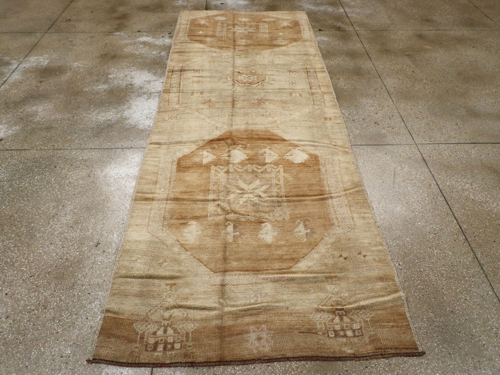 Vintage Turkish Anatolian Wide Gallery Runner, No.33387 - Galerie Shabab