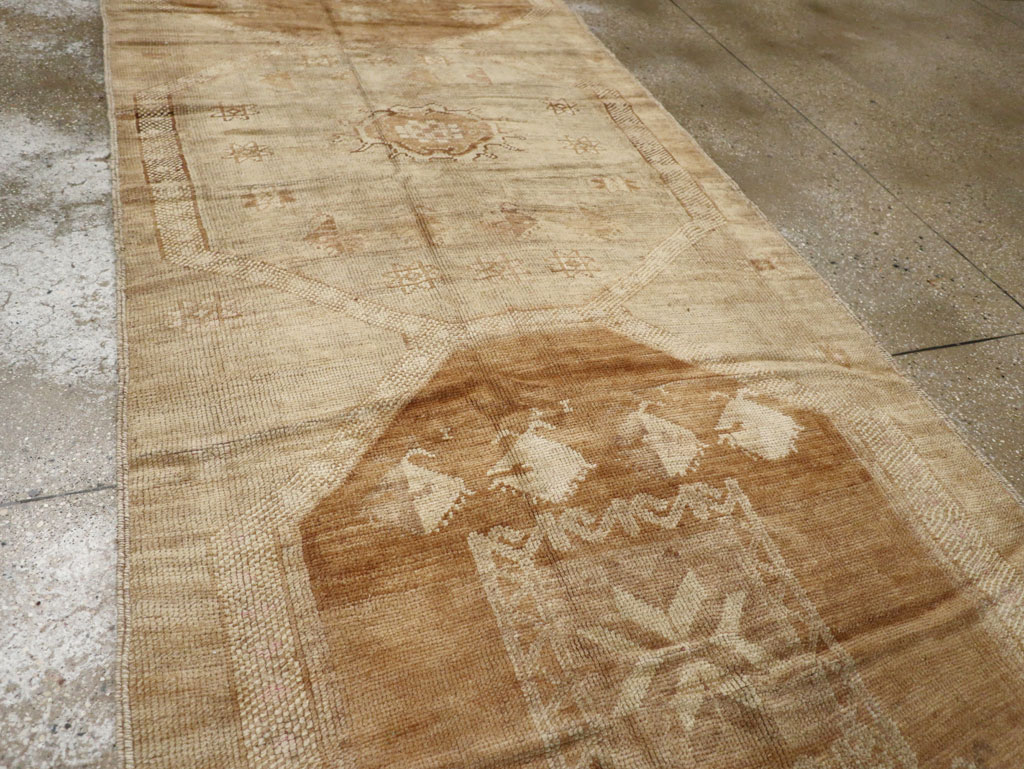 Vintage Turkish Anatolian Wide Gallery Runner, No.33387 - Galerie Shabab