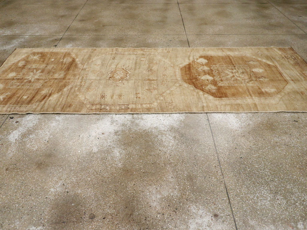 Vintage Turkish Anatolian Wide Runner, No.33387 - Galerie Shabab