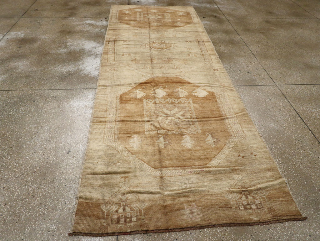 Vintage Turkish Anatolian Wide Gallery Runner, No.33387 - Galerie Shabab