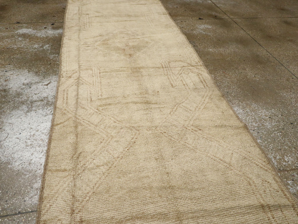 Vintage Turkish Anatolian Runner, No.33388 - Galerie Shabab